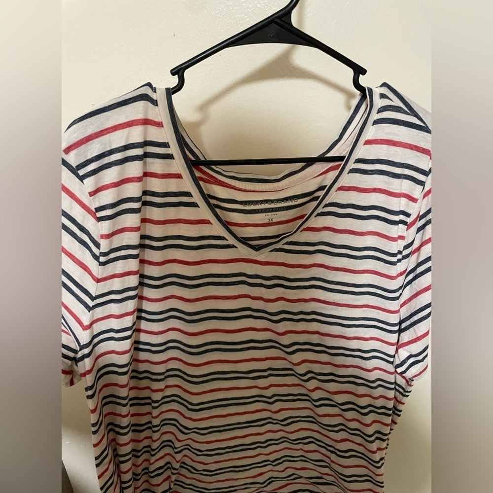 ✨Women’s Lucky Brand Vneck Short Sleeve Shirt Size 3X - Picture 4 of 8